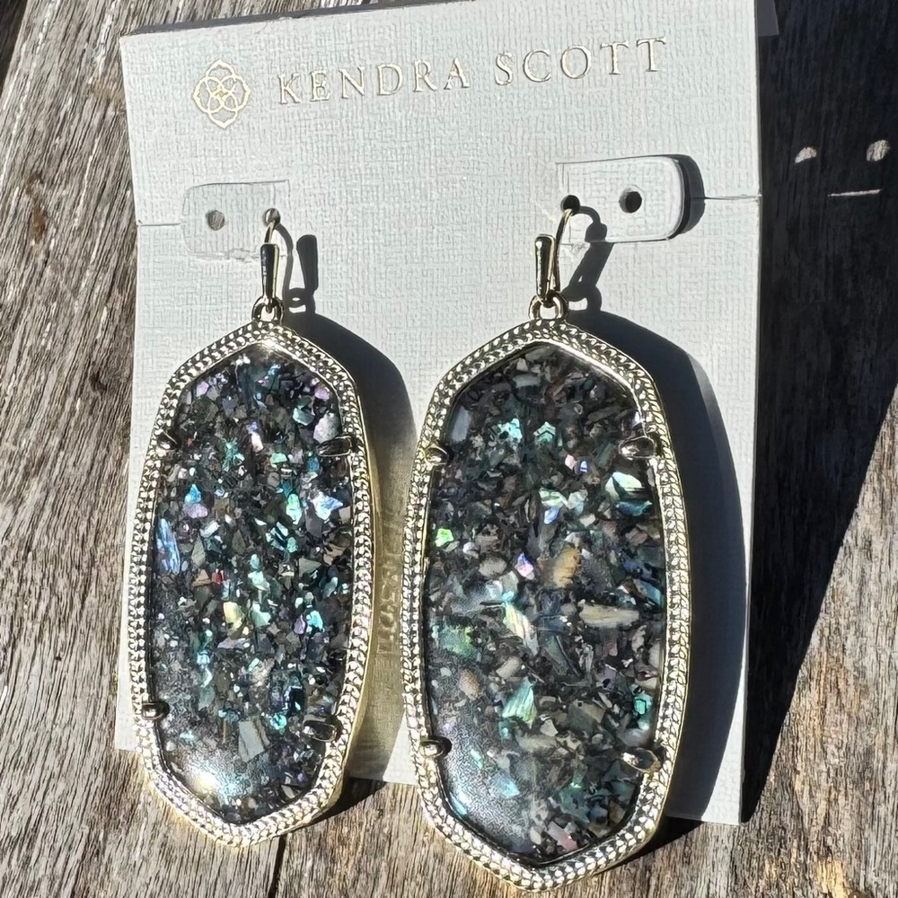 Kendra Scott Danielle Earrings – Limited Edition Purple Crushed Abalone – Gold - Picture 4 of 4